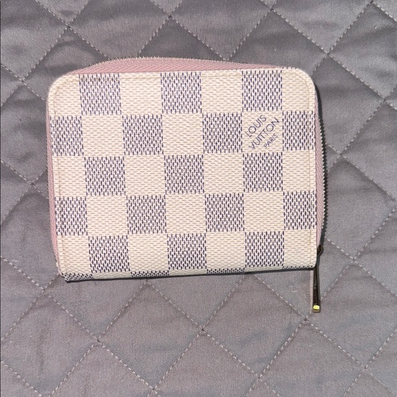 Louis Vuitton Damier Azur Wallet in White and Gray - Picture 3 of 7
